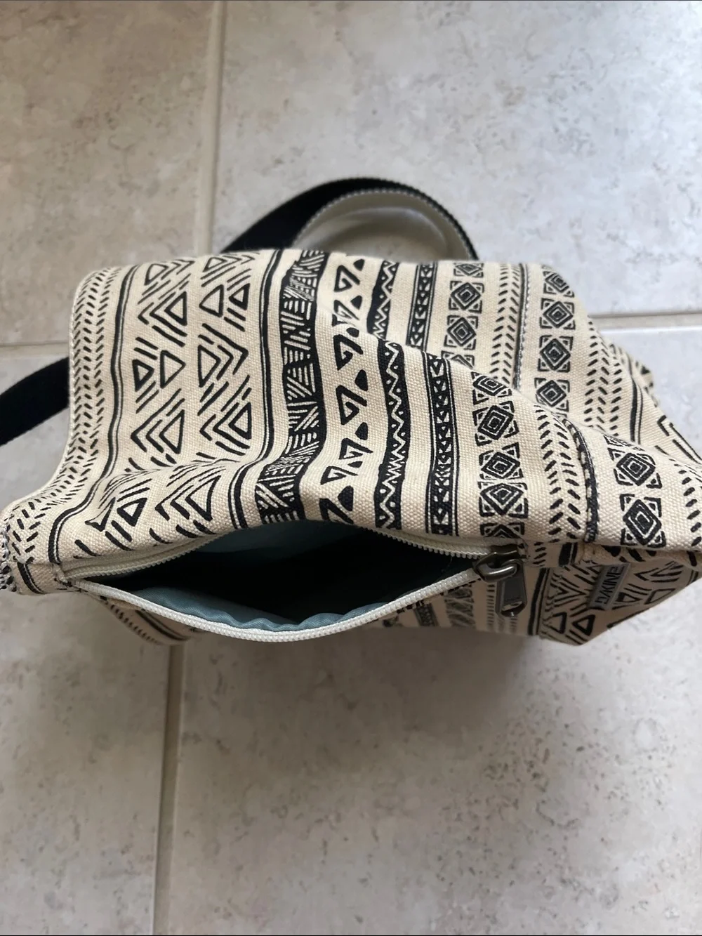 Dakine Black and Cream Patterned Crossbody Bag